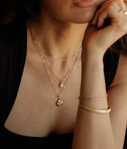 Collar CONCHA DE MAR con circonitas en plata y baño en oro